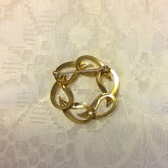 Vintage Gold Tone Circle Link Braided Wreath Brooch Timeless VTG Jewelry Pin - Picture 5 of 9